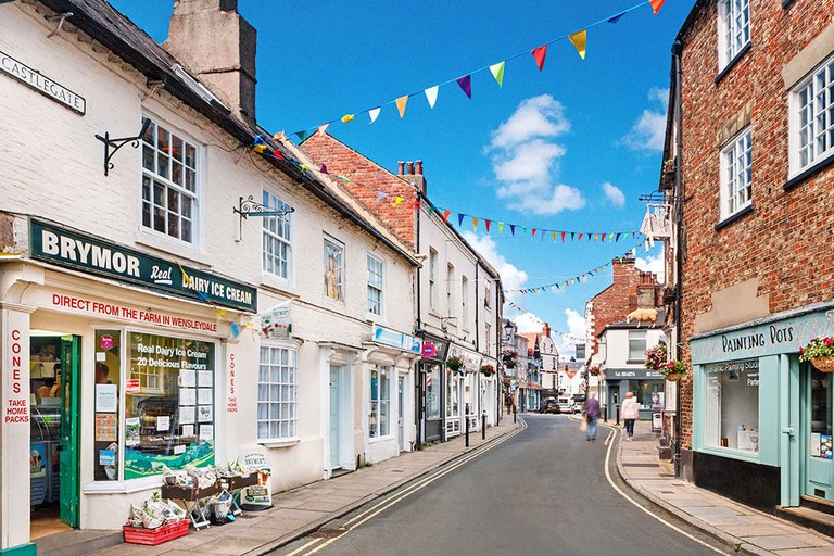 Castlegate Knaresborough shopping by Charlotte Gale Photography