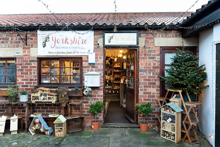 Charlotte-Gale-Knaresborough-Christmas-Market-Yorkshire-Beeswax-Candle-Company-Web.jpg